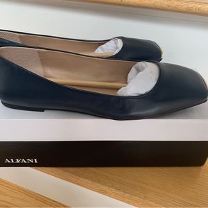 New in Box - Alfani Step N’ Flex Womens Navy w/ Gold Square Toe Flats 9.5